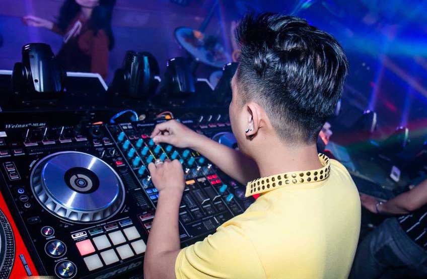 DJ pool party đà nẵng