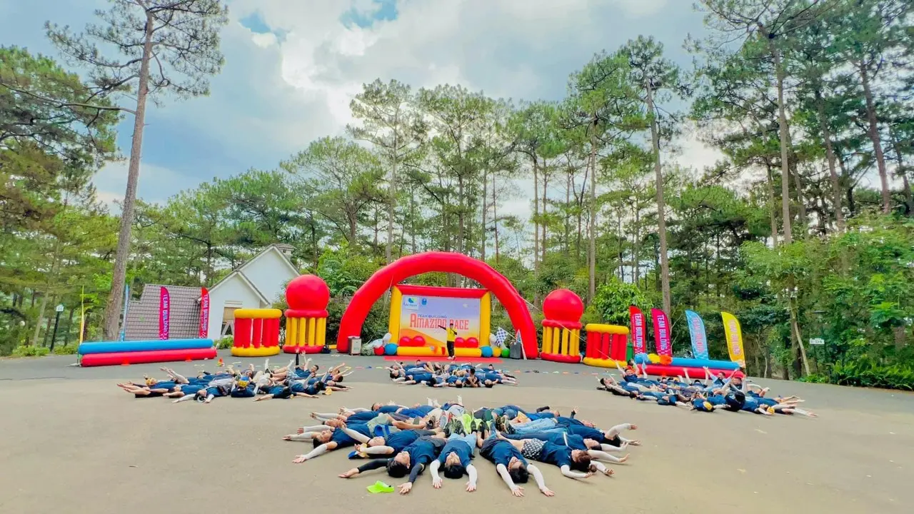 chup anh team building da lat lang cu lan