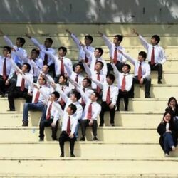 Chụp ảnh kỷ yếu