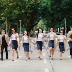 Chụp ảnh kỷ yếu