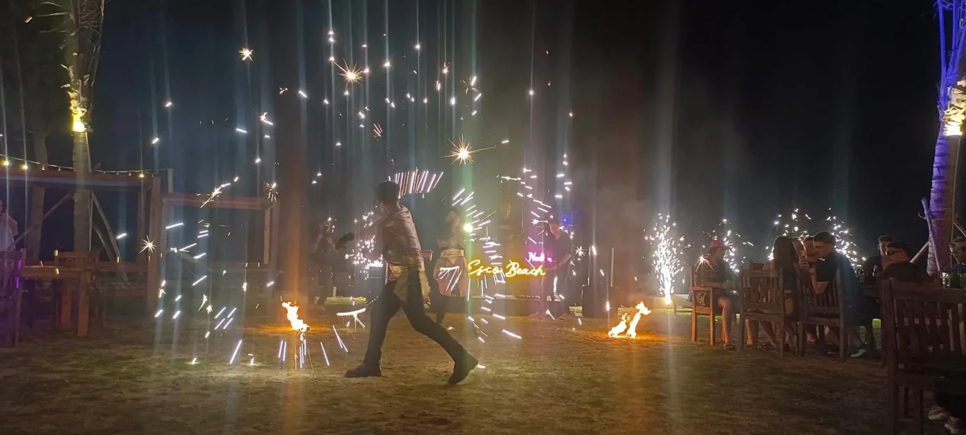 DỊCH VỤ MÚA LỬA ĐÀ NẴNG FIRE DANCER BIỂU DIỄN ĐỈNH CAO 2026