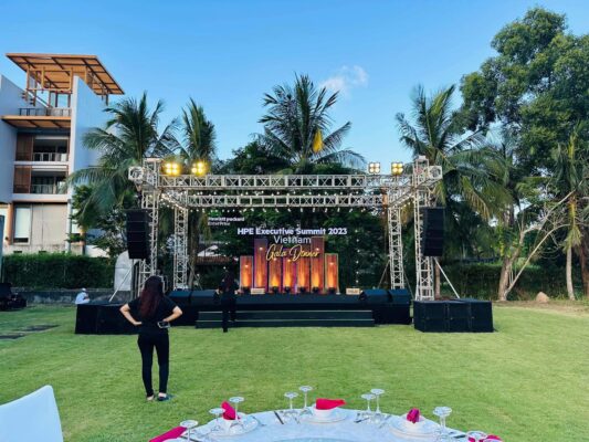 bao gia san khau su kien da nang