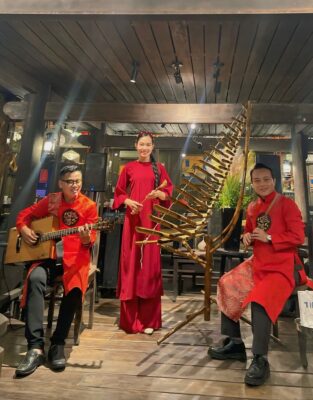 NGHE SI Y NHI DAN TRANH DA NANG