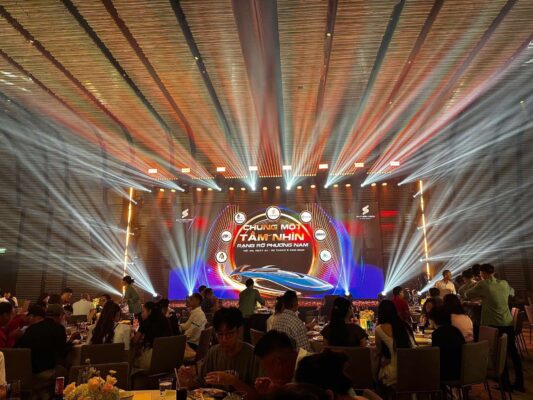 Xu Hướng Màn Hình LED Âm Thanh Ánh Sáng 2025