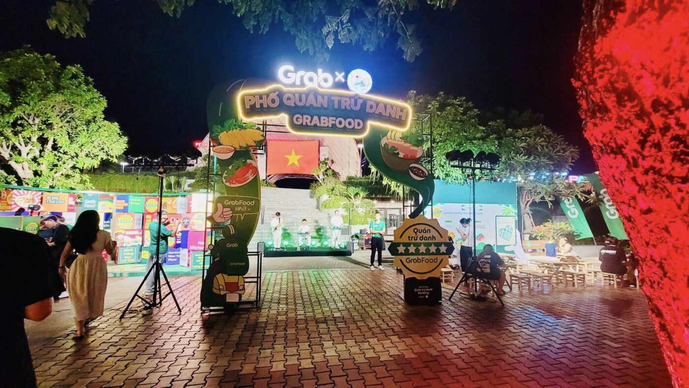 man hinh led le hoi duong pho grab