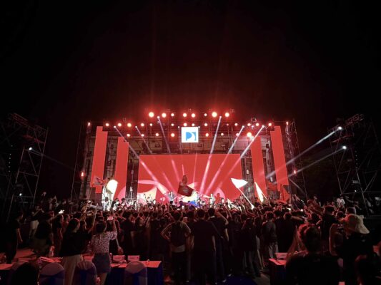 Bùng Cháy Thanh Xuân Bách Khoa : MÀN HÌNH LED DA NANG