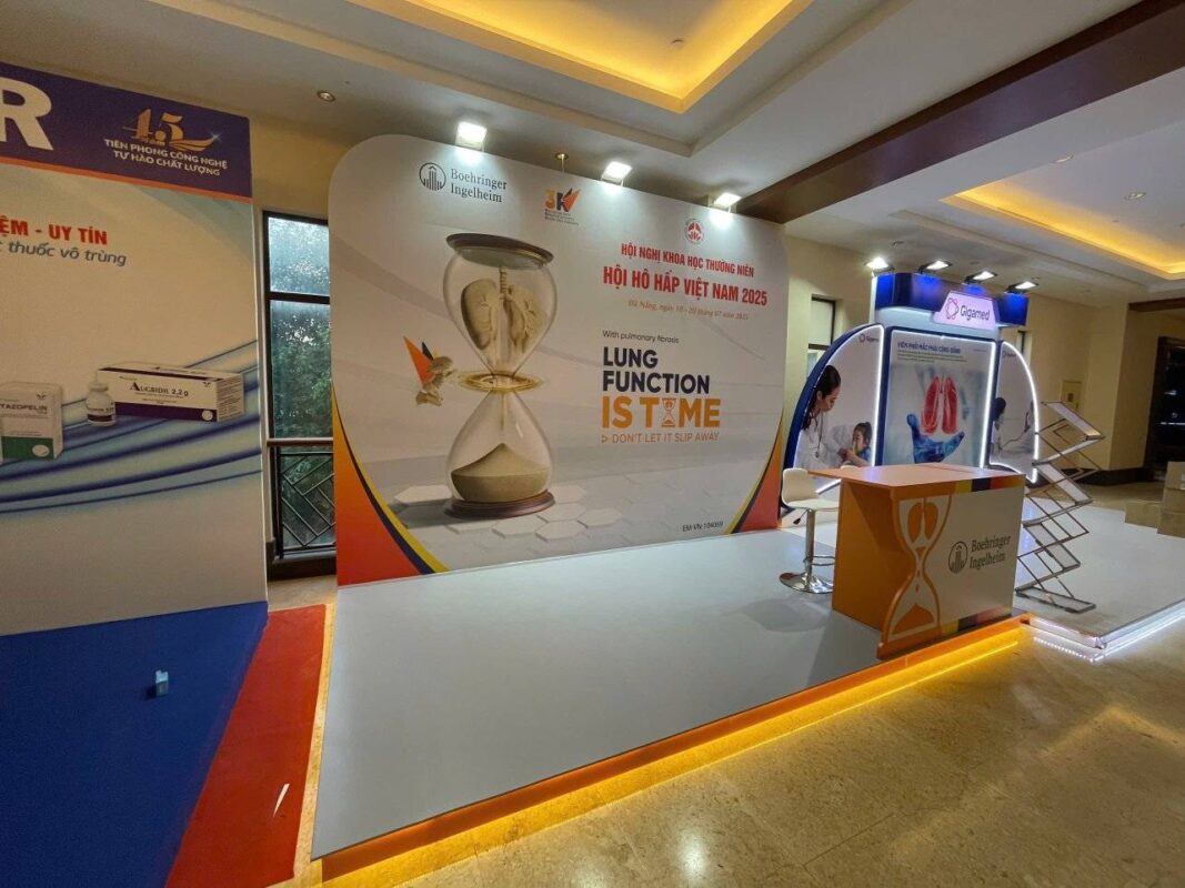 standee