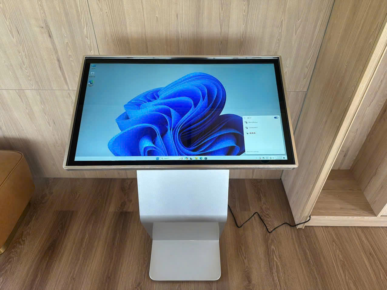 CHO THUÊ MÀN HÌNH CẢM ỨNG CHÂN QUỲ - Image 4