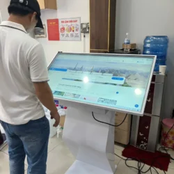 CHO THUÊ MÀN HÌNH CẢM ỨNG CHÂN QUỲ