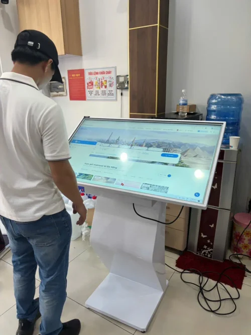 CHO THUÊ MÀN HÌNH CẢM ỨNG CHÂN QUỲ