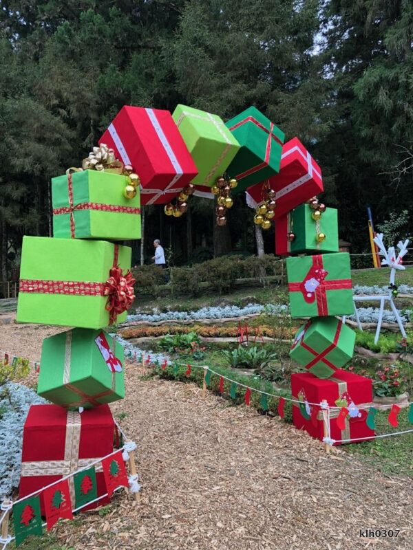 Trang trí Giáng sinh 2025