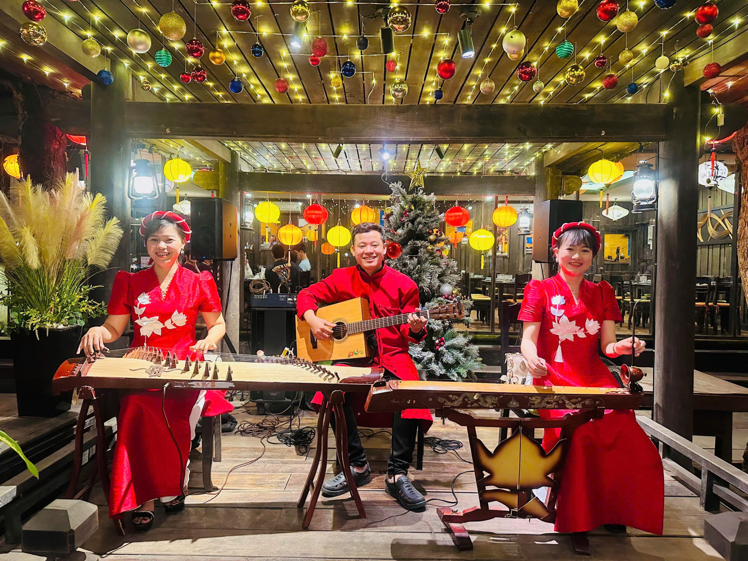 Ban nhạc dân tộc chuyên nghiệp Đà Nẵng Bamboo Wind