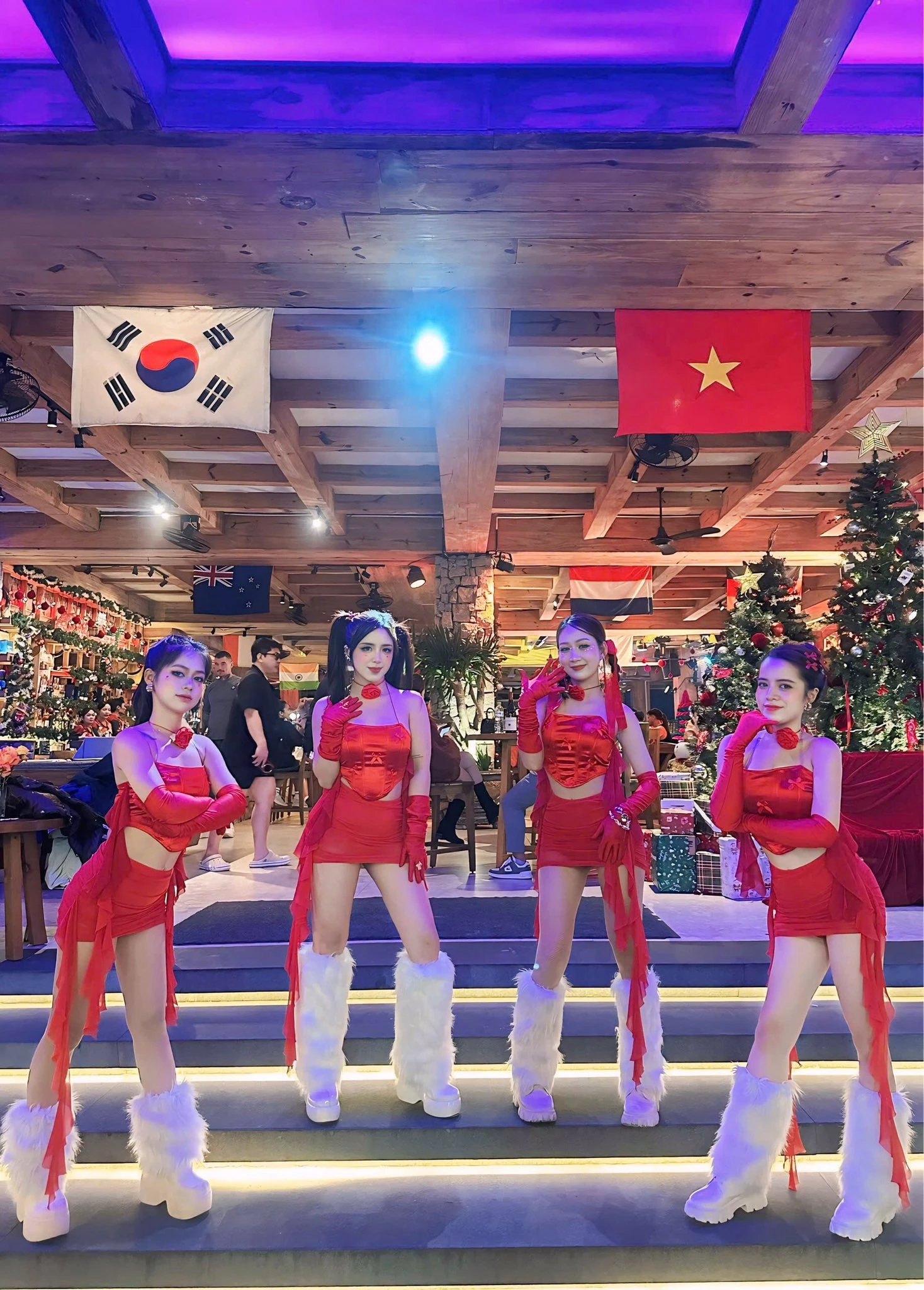 Múa nón lá áo dài