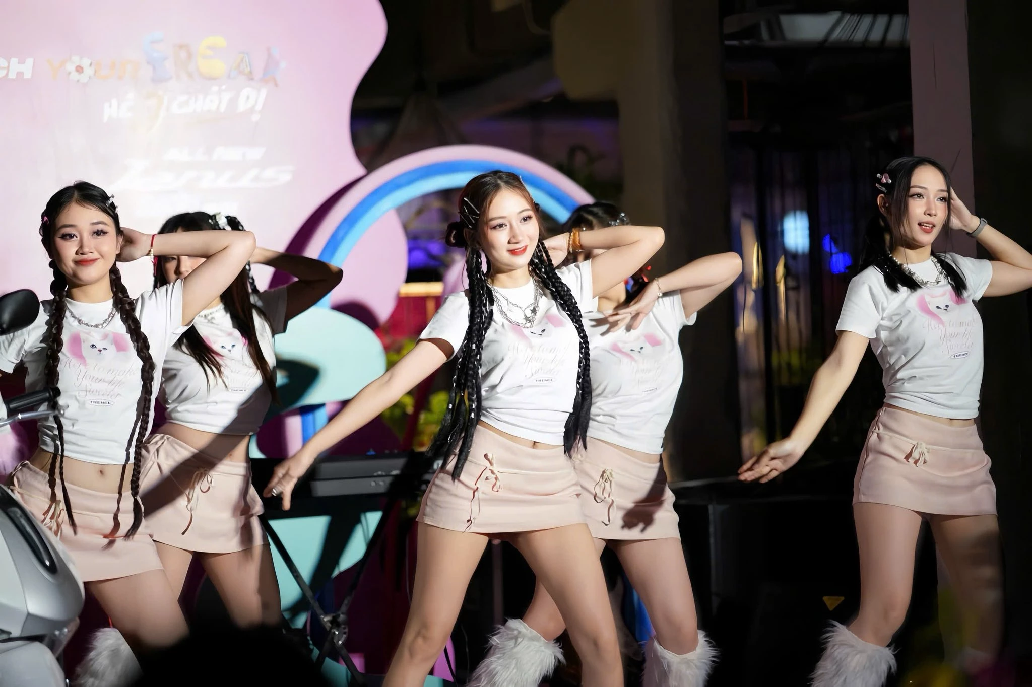 Nhóm múa chuyên nghiệp