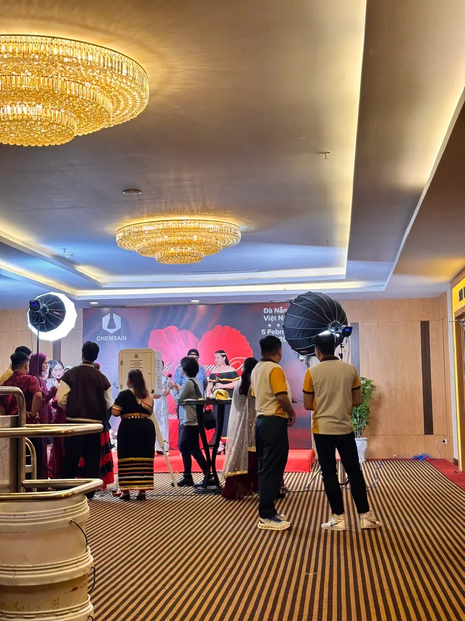 Cho thuê đèn studio chiếu backdrop Đà Nẵng