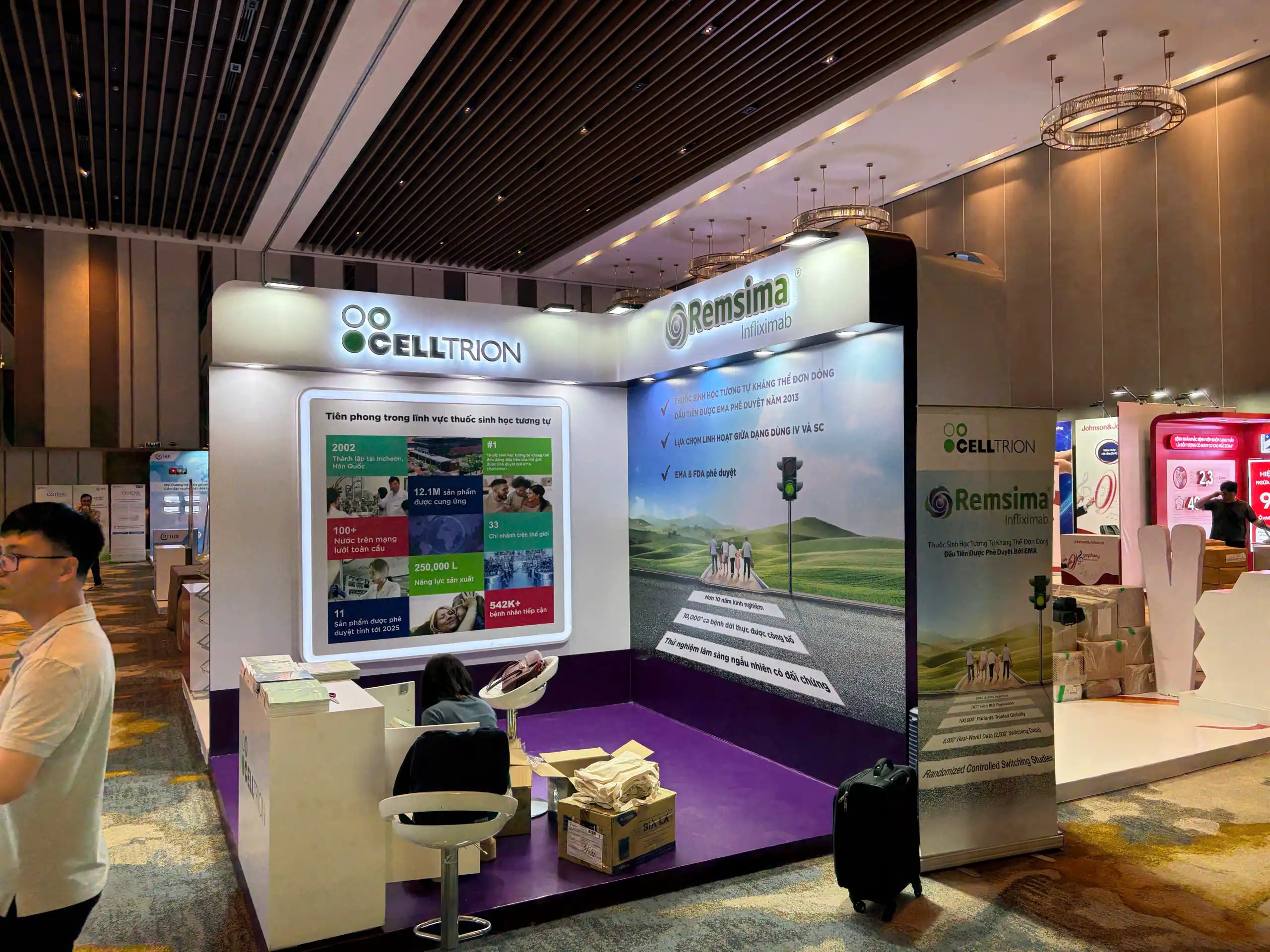 Booth khai trương showroom Đà Nẵng thiết kế thi công