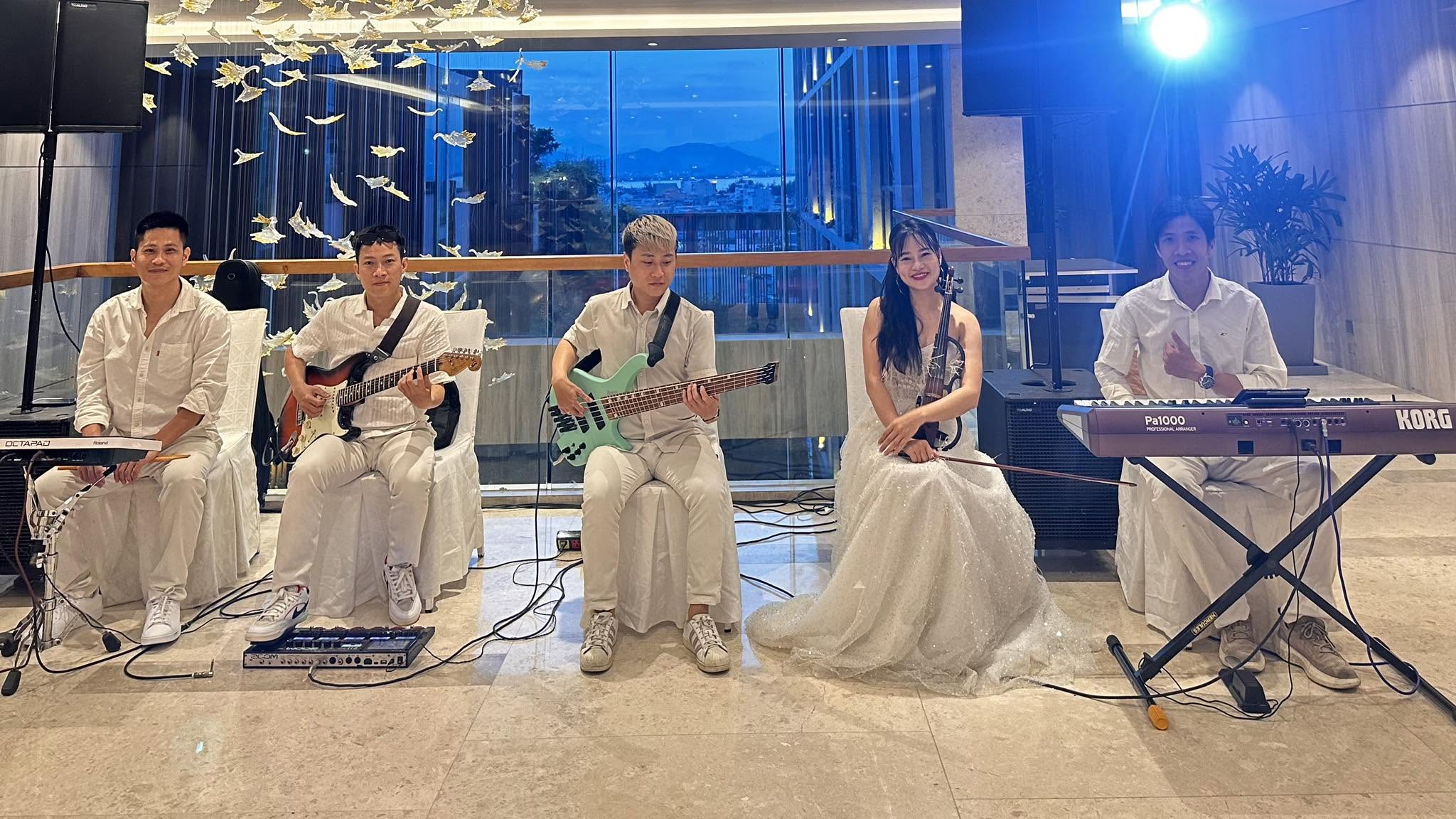 Ban nhạc hòa tấu acoustic nhẹ nhàng sự kiện Quảng Bình