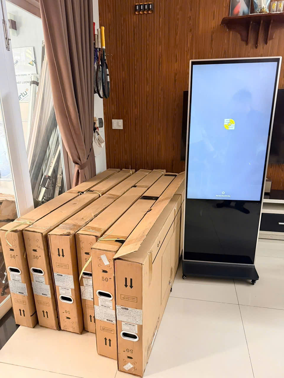 Standee LED cạnh backdrop hội nghị Đà Nẵng