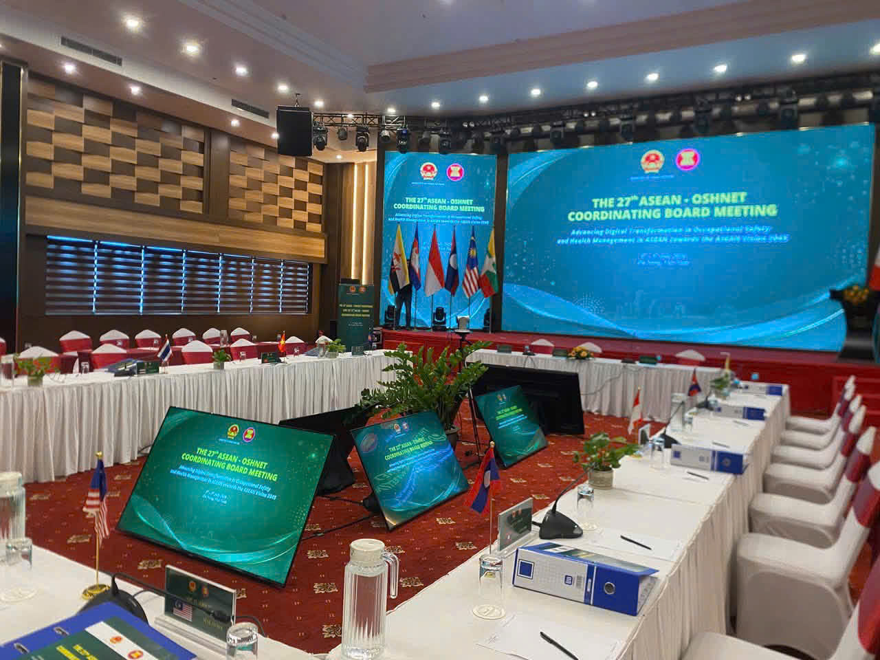Màn hình LED cạnh backdrop hội nghị Đà Nẵng